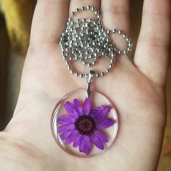 New Dried Purple & Pink Flower Necklace in Resin - Picture 6 of 8